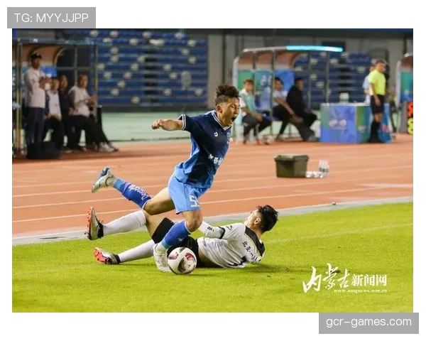 激战绿茵场：球队拼尽全力争夺荣耀，激情瞬间点燃赛场